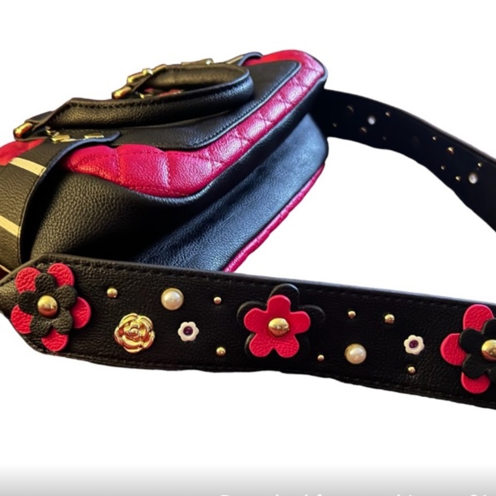BETSEY JOHNSON Pink & Black w/ Flower Guitar Strap Purse NWOT - Picture 3 of 11